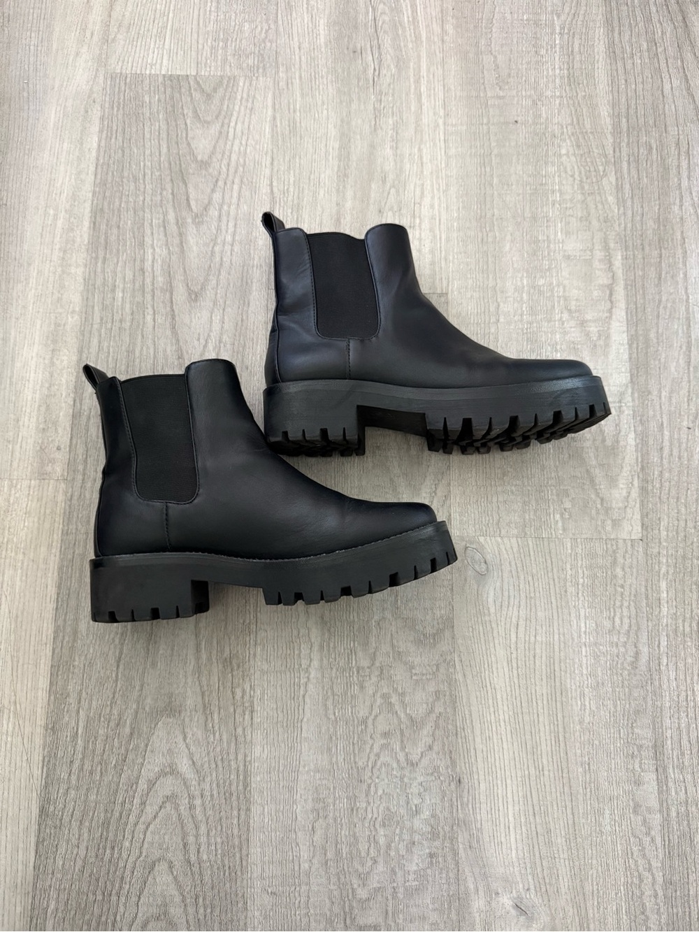 Black Chelsea Lug Sole Boot - BP
